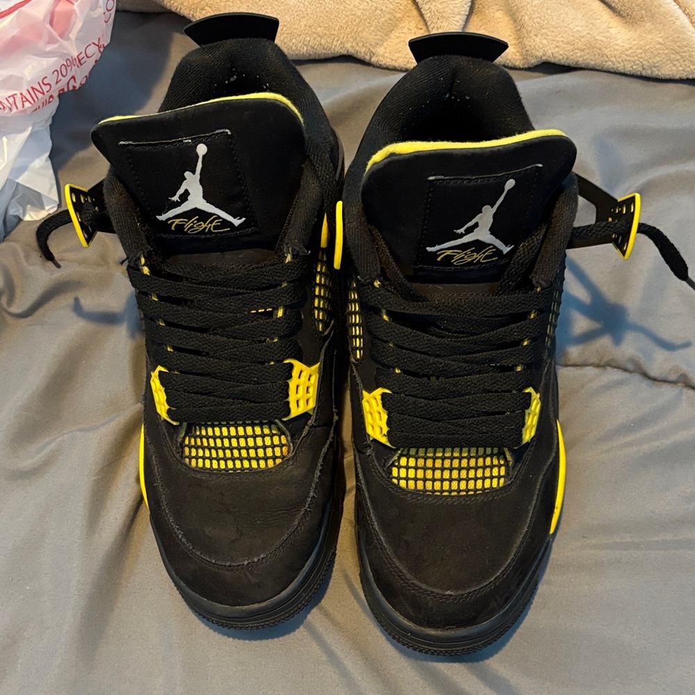 Jordan 4 thunders